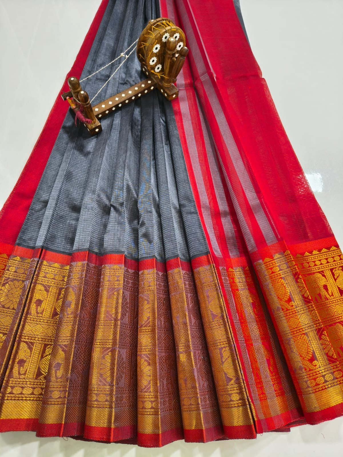 Mangalagiri pattu saree Kanchi border Grey & Red