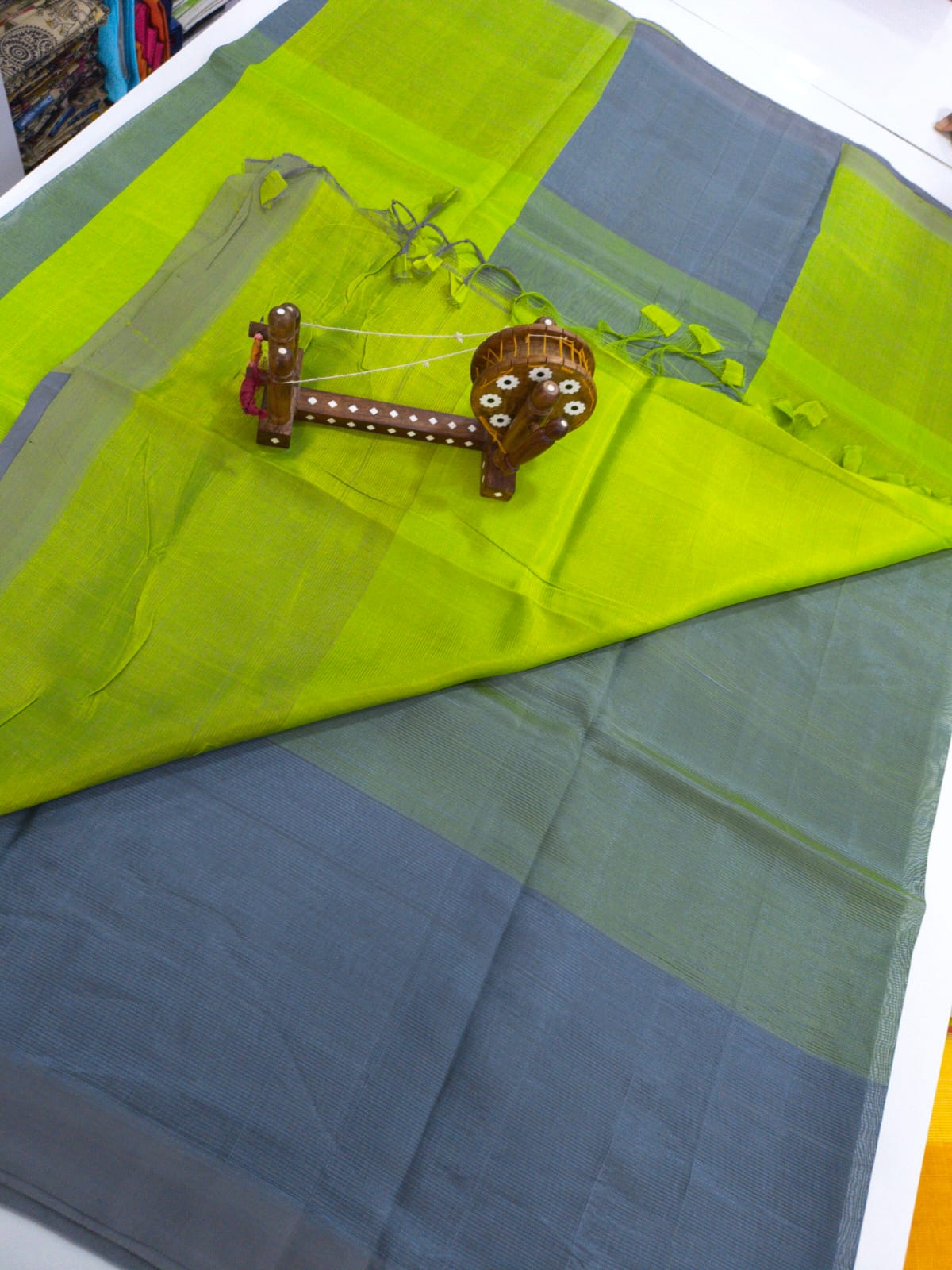 Mangalagiri handloom pattu saree - Lime & Grey
