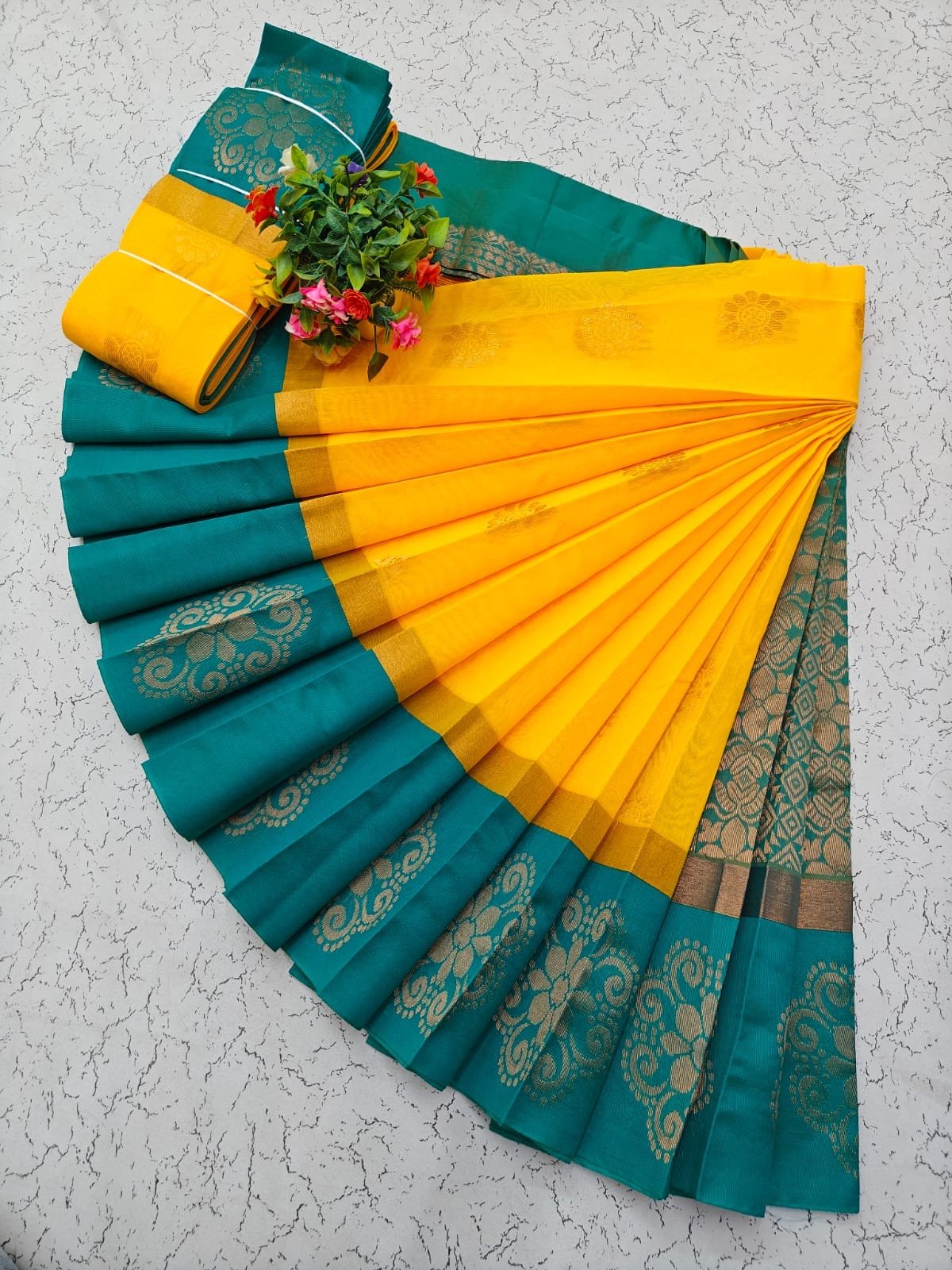 Uppada Kotanji Contrast Border Silk Cotton Sarees