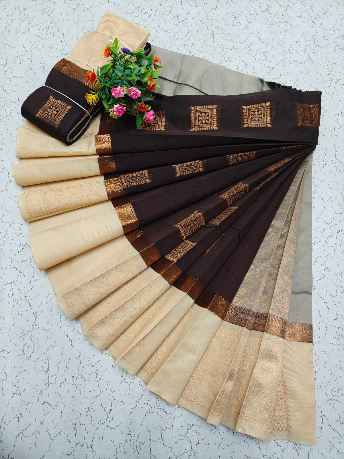 Uppada Kotanji Contrast Border Silk Cotton Sarees
