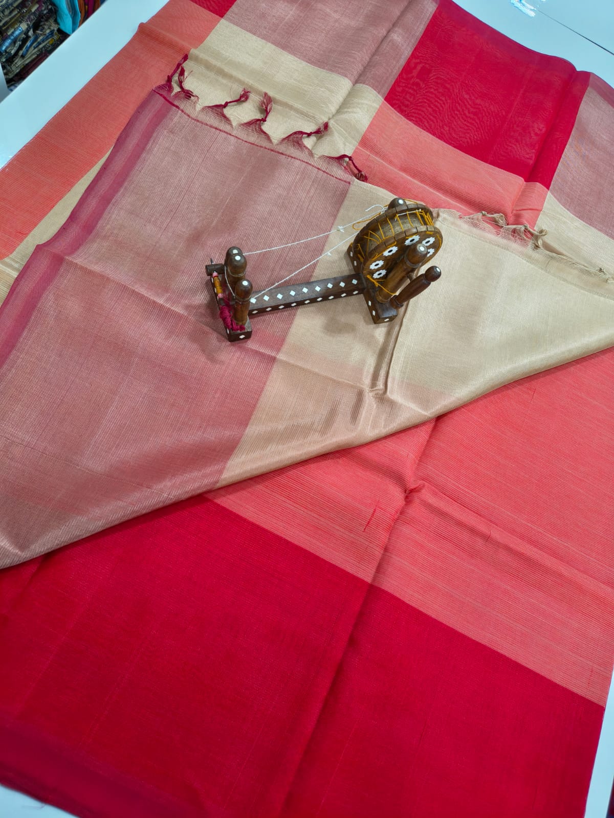 Mangalagiri handloom pattu saree - Coral Red & Cream